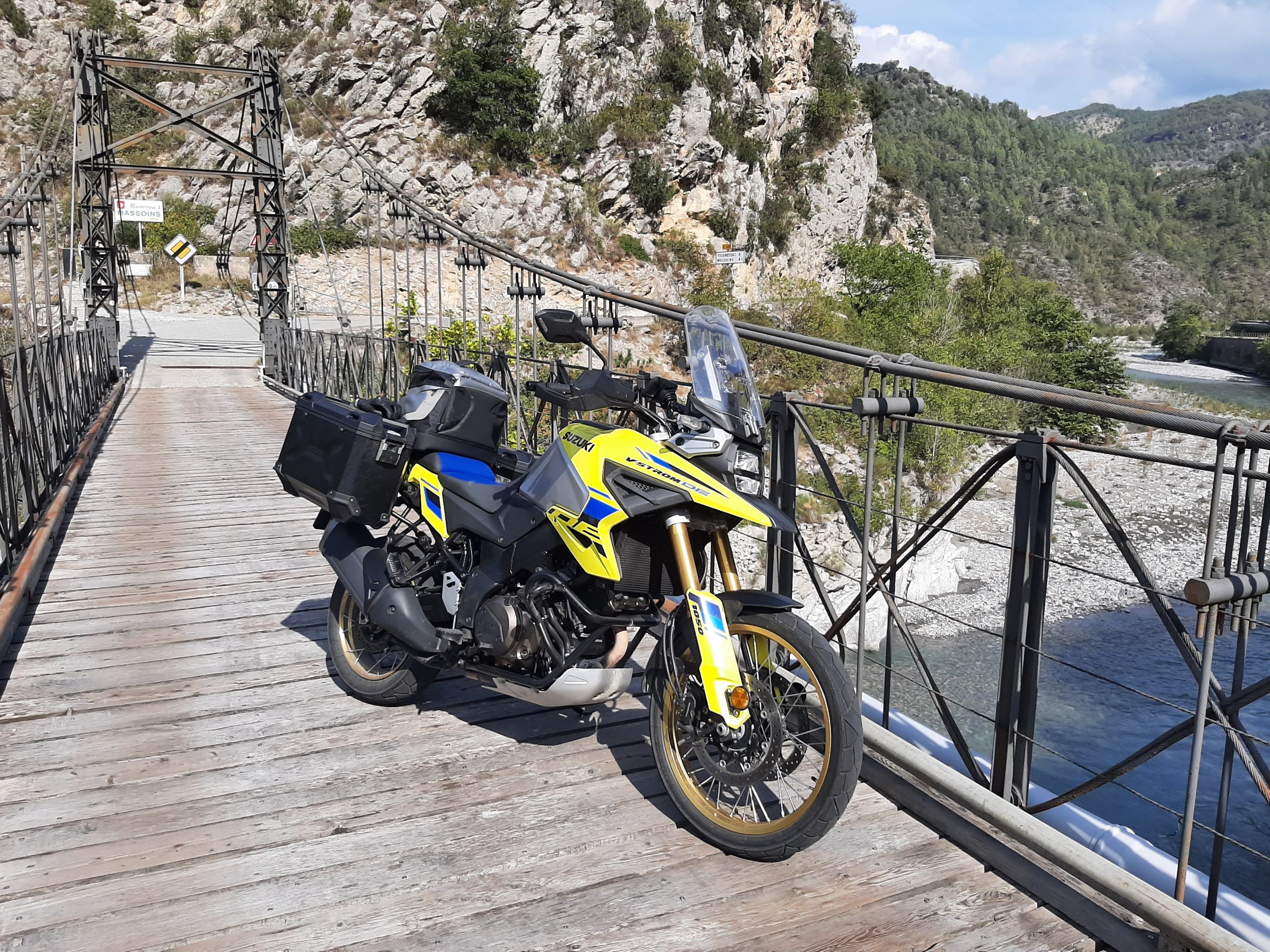 Suzuki V-Strom 1050DE Alpen