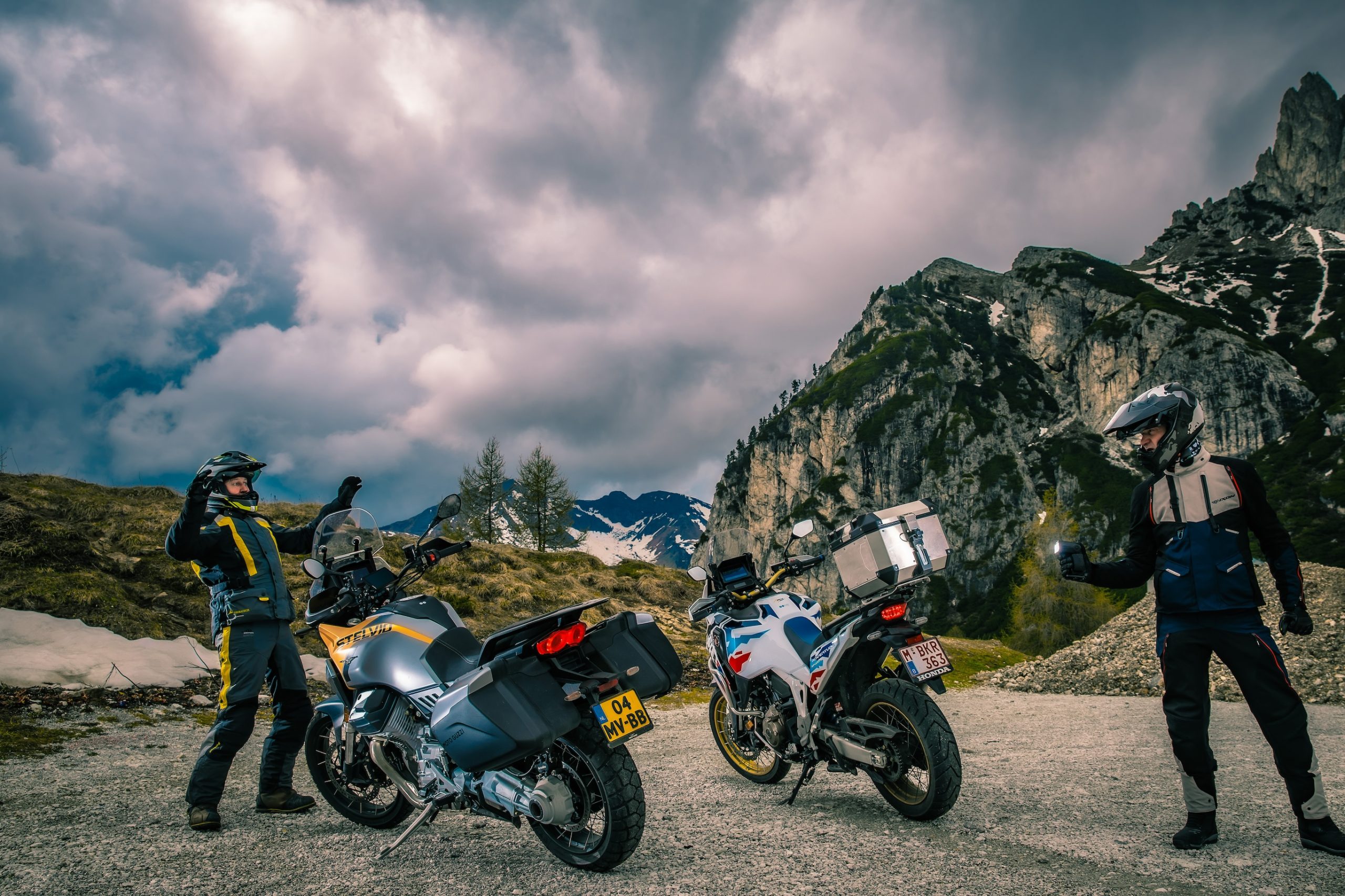 Moto Guzzi Stelvio Honda Africa Twin AS