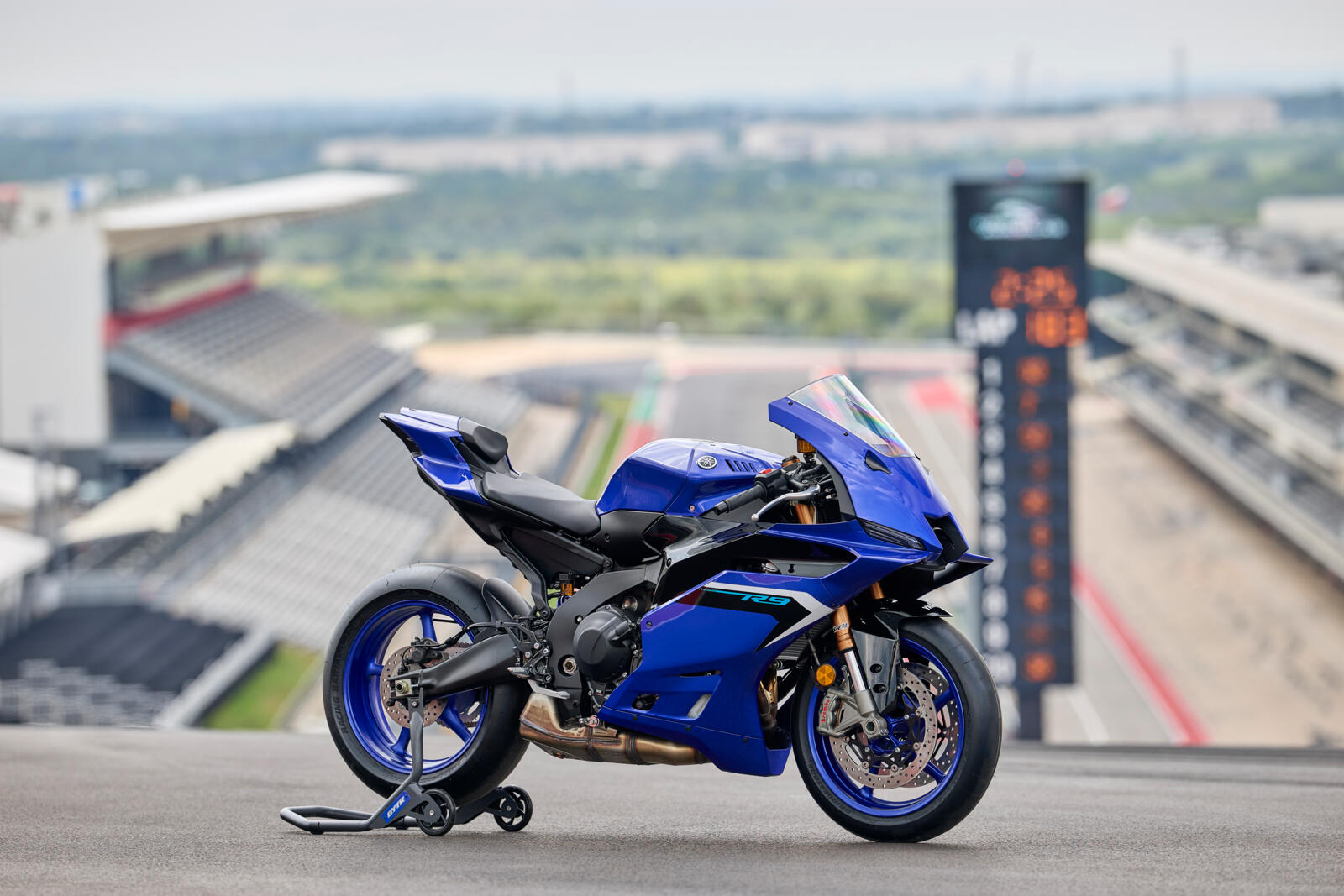 Yamaha R9