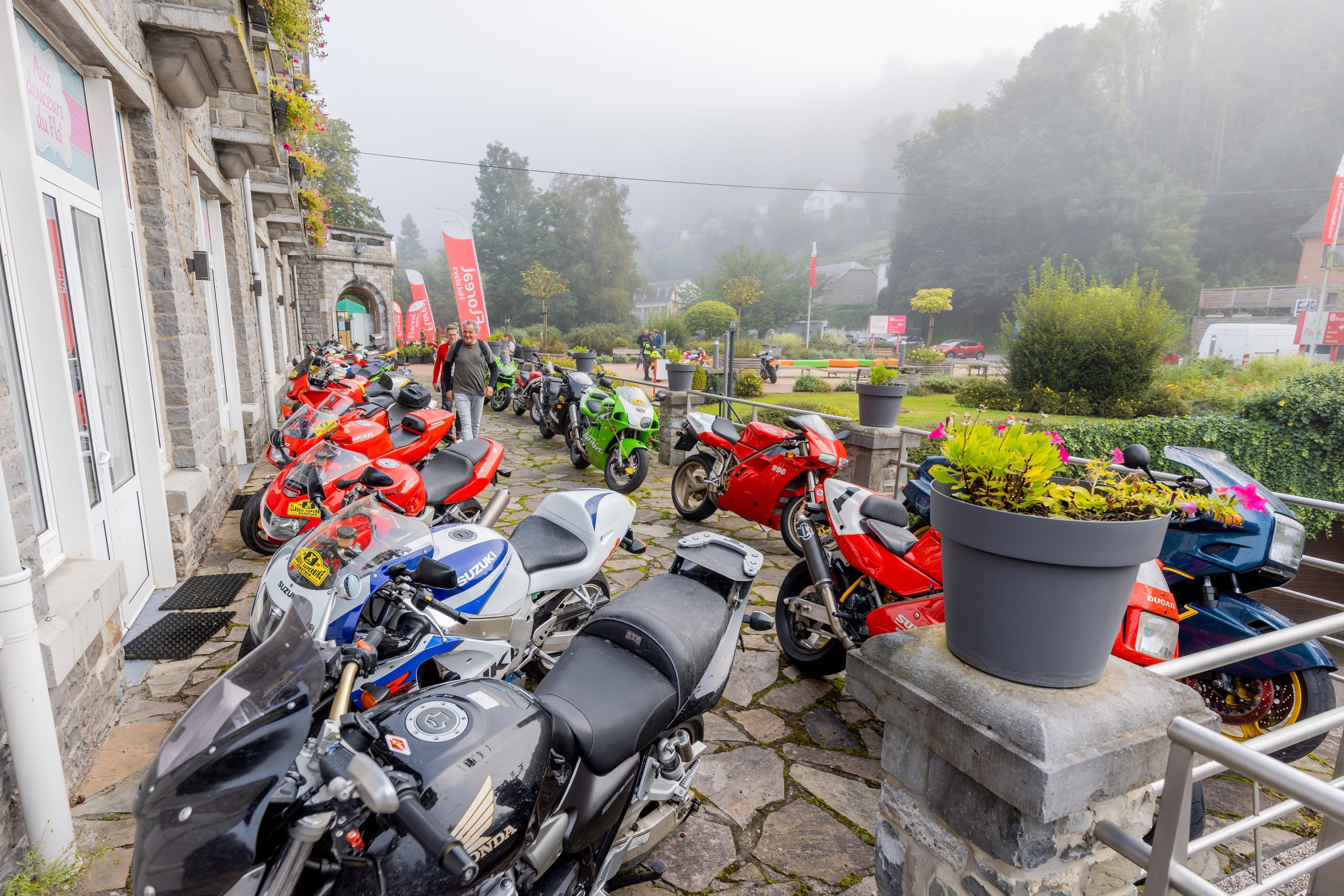 KicX Classic Superbike Road Trip