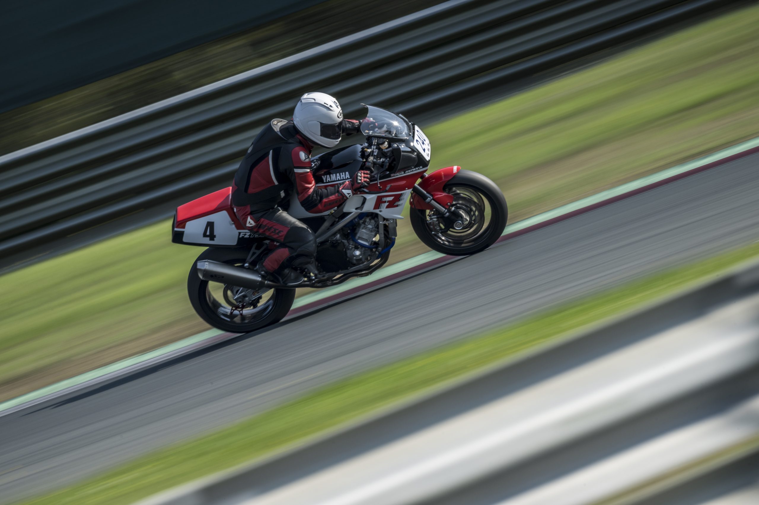 Yamaha FZ750