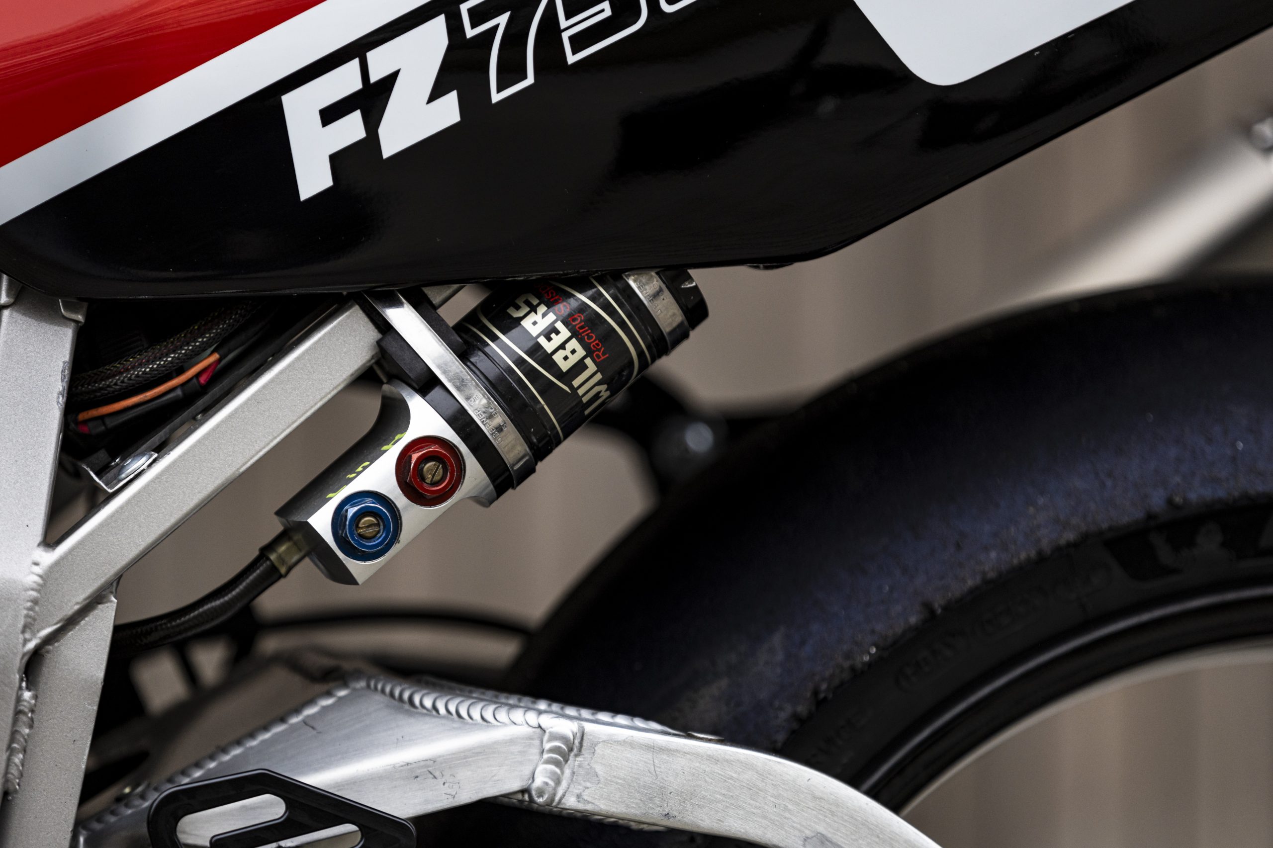 Yamaha FZ750
