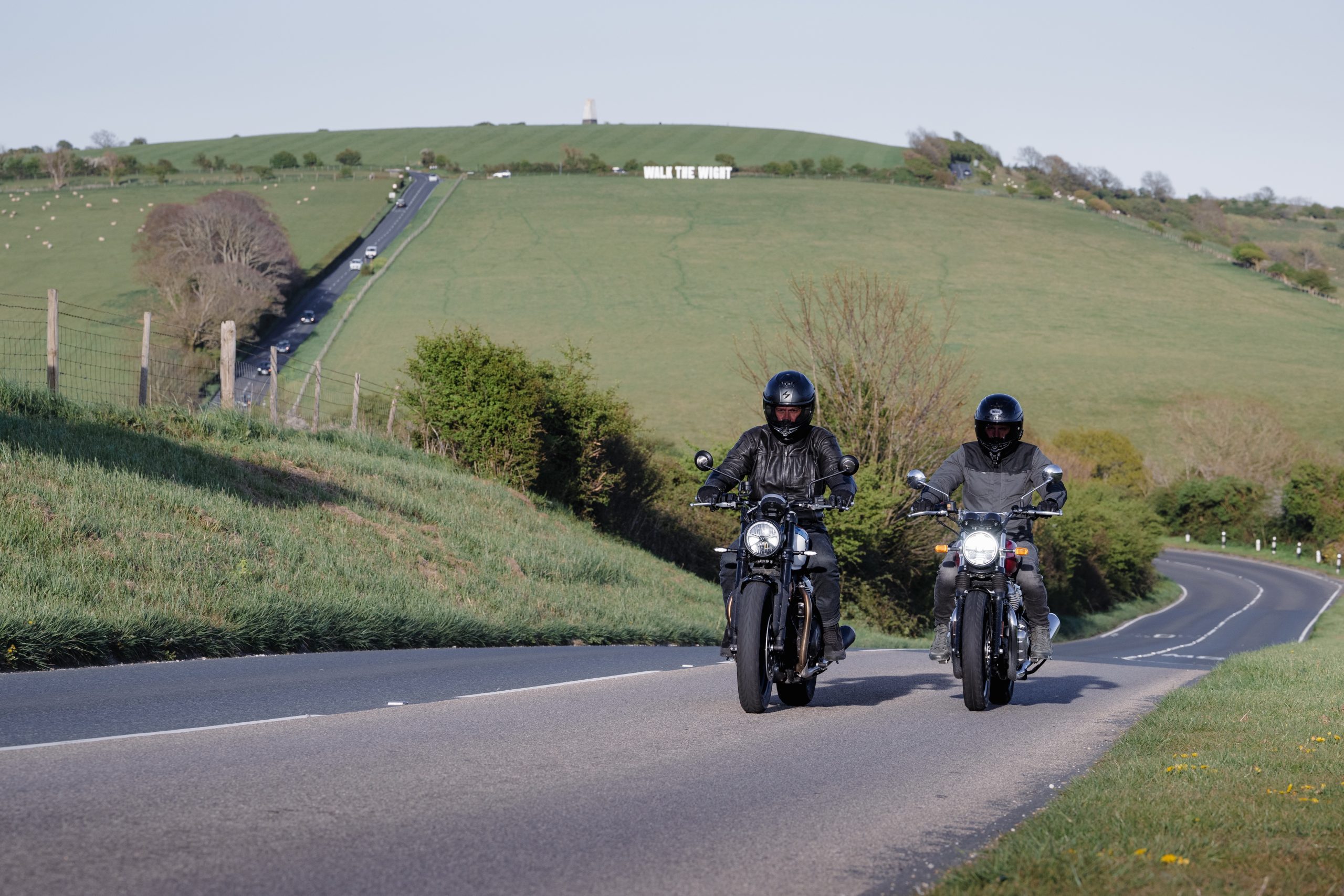 Royal Enfield Interceptor 650 vs Triumph Speed Twin 900