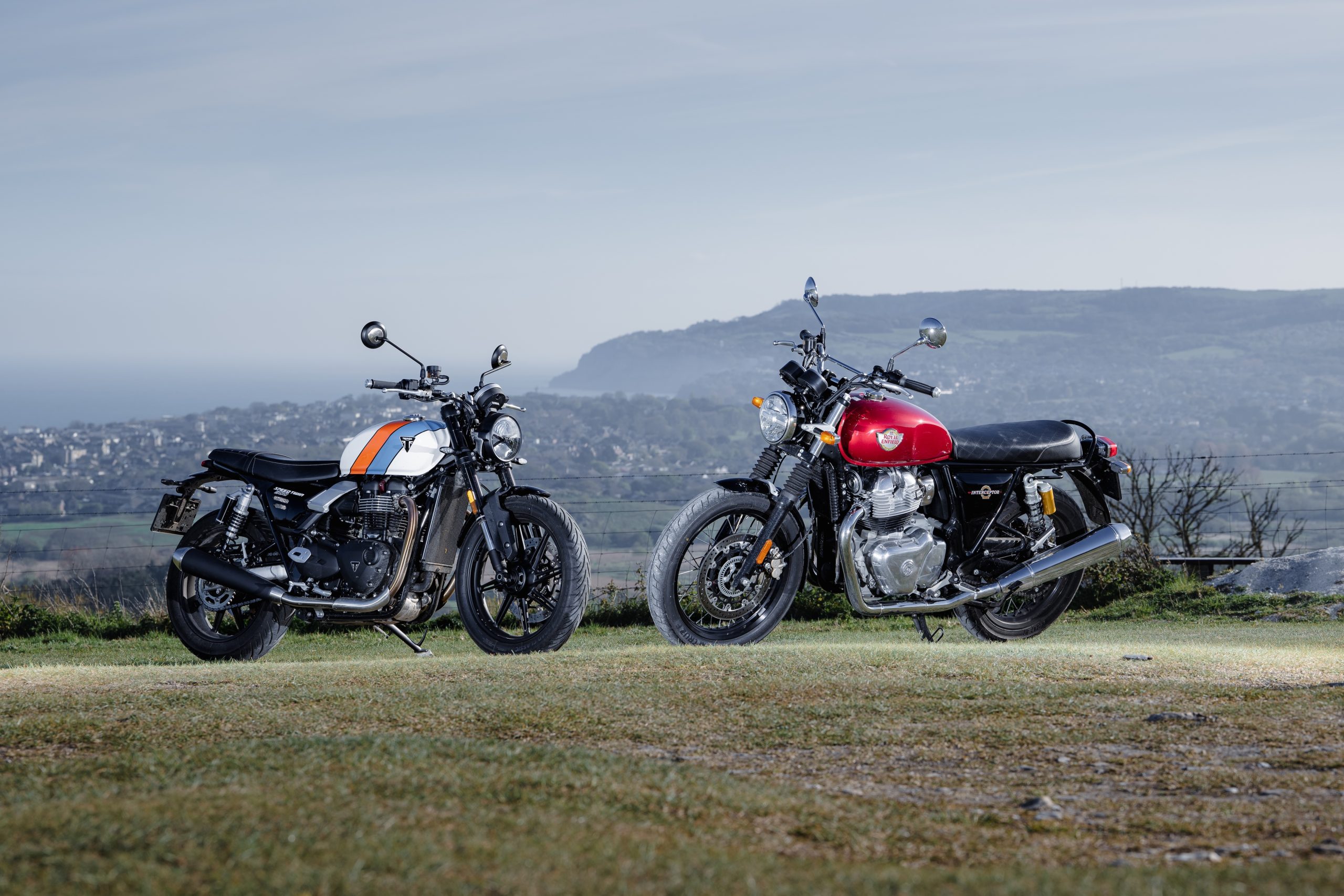 Royal Enfield Interceptor 650 vs Triumph Speed Twin 900