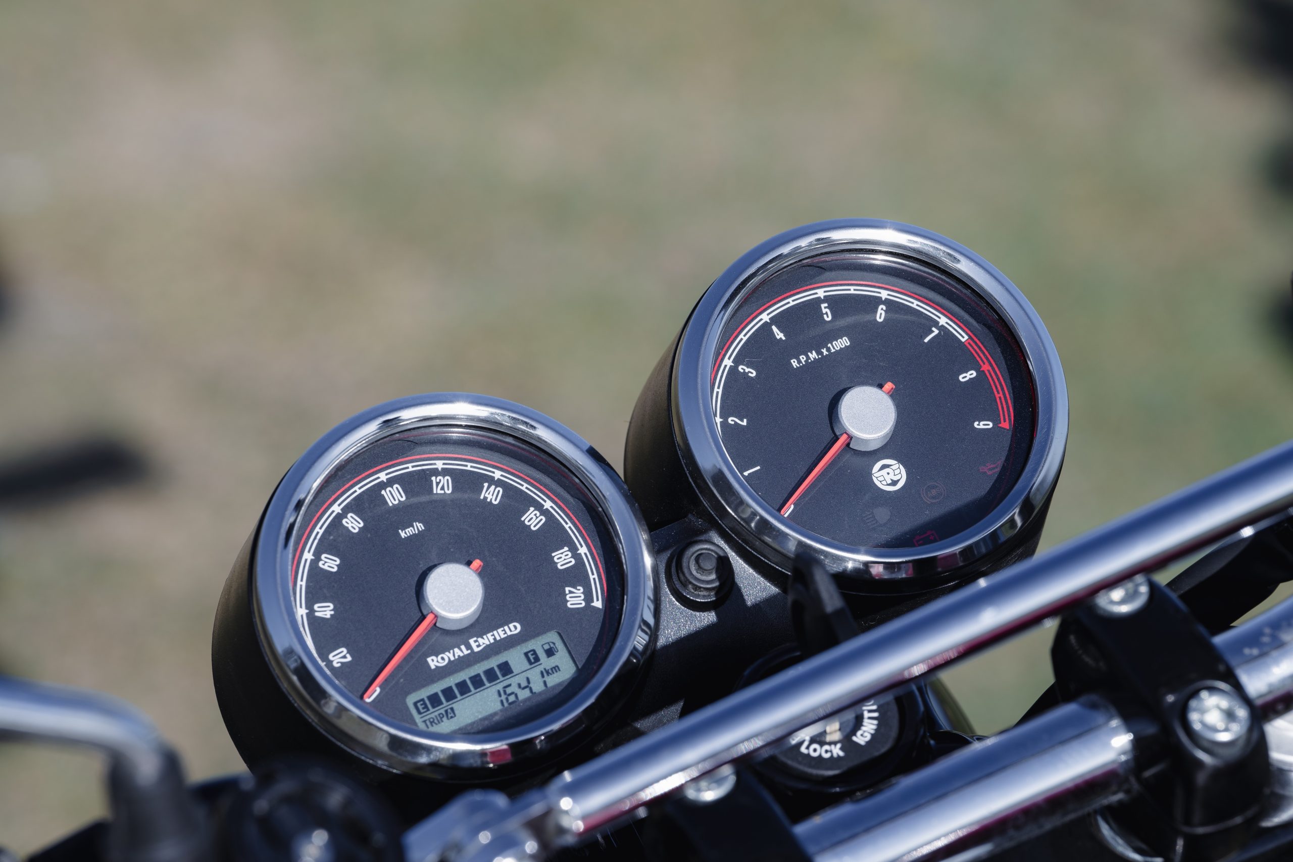 Royal Enfield Interceptor 650 vs Triumph Speed Twin 900