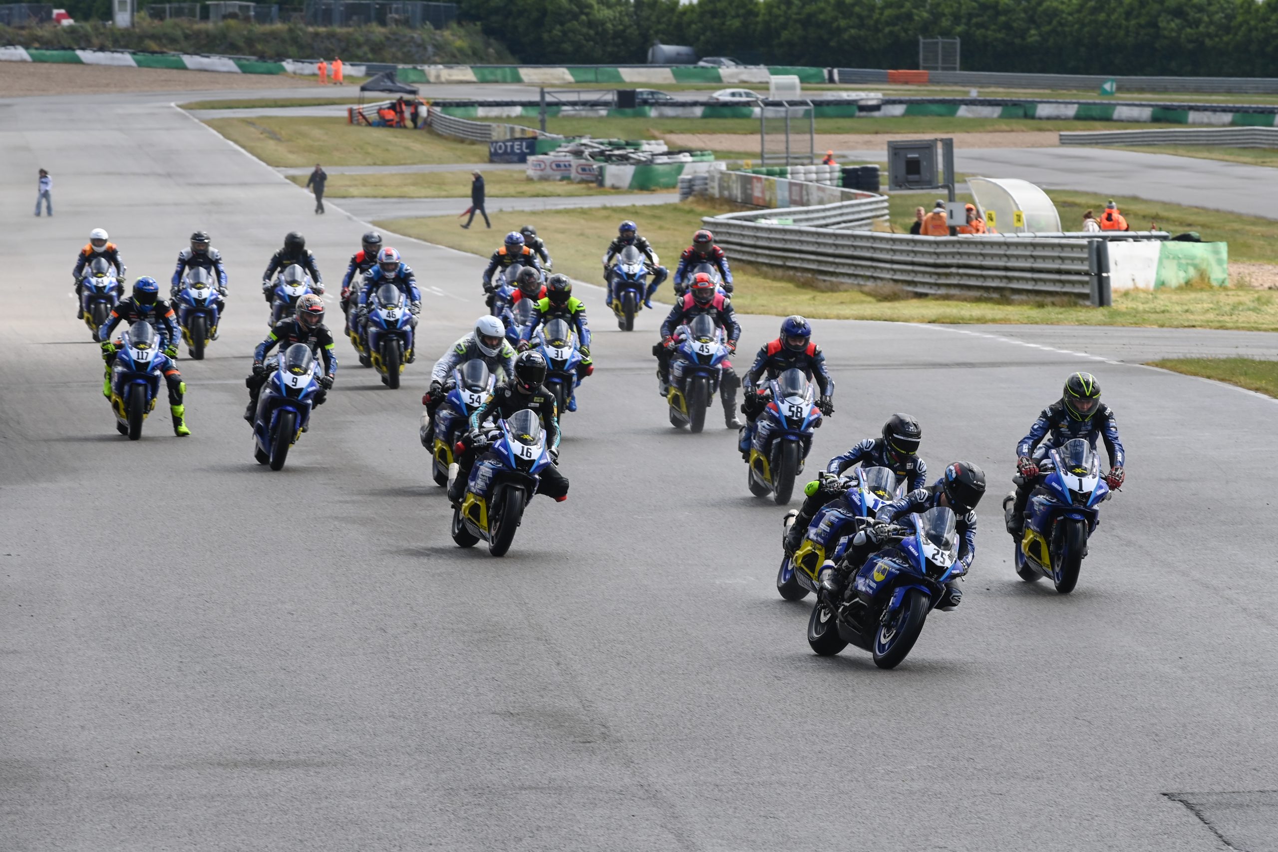 Yamaha R7 Cup