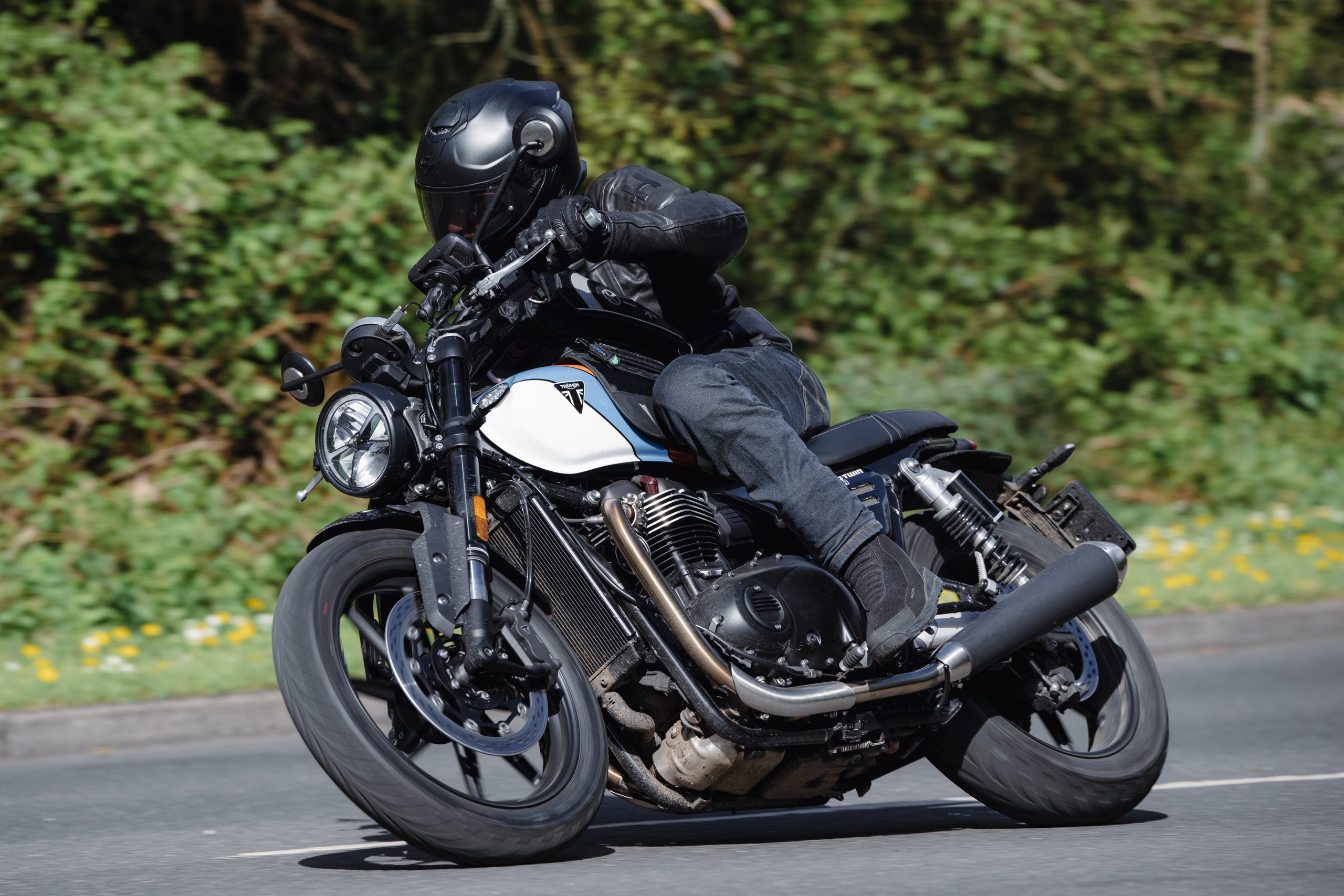Royal Enfield Interceptor 650 vs Triumph Speed Twin 900