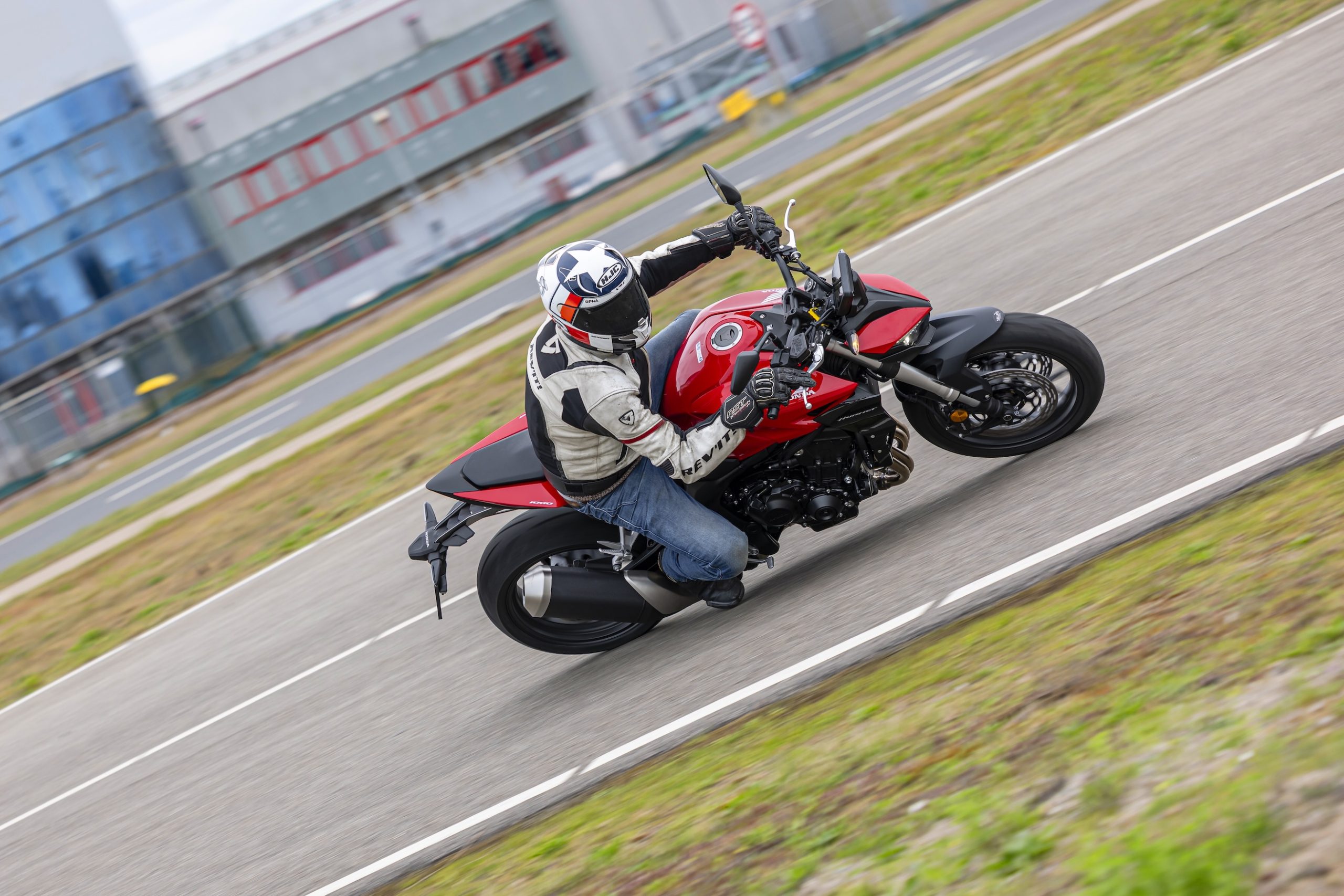 Honda CB1000 Hornet Kawasaki Z900 Suzuki GSX-S1000 Yamaha MT-09
