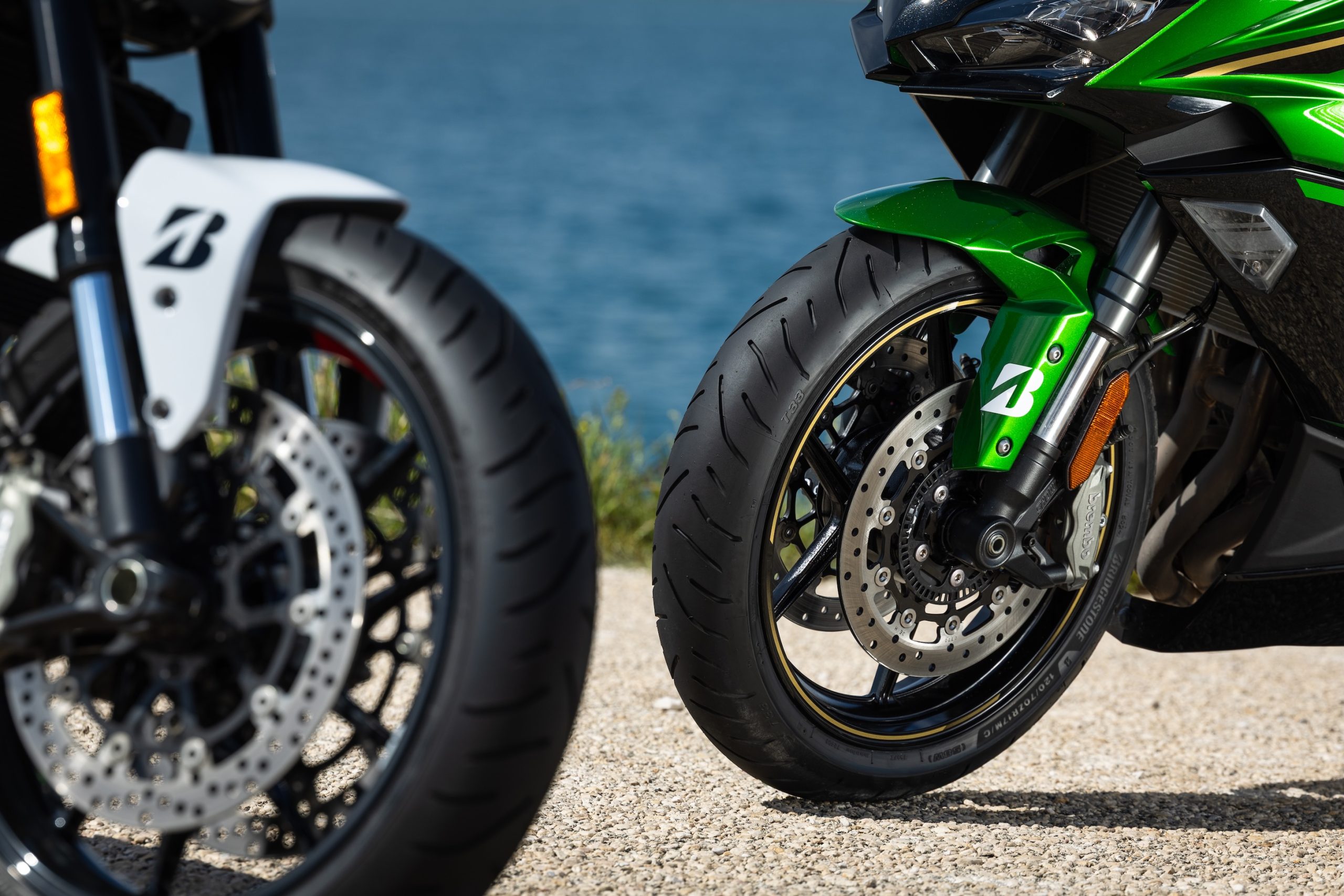Bridgestone Battlax T33
