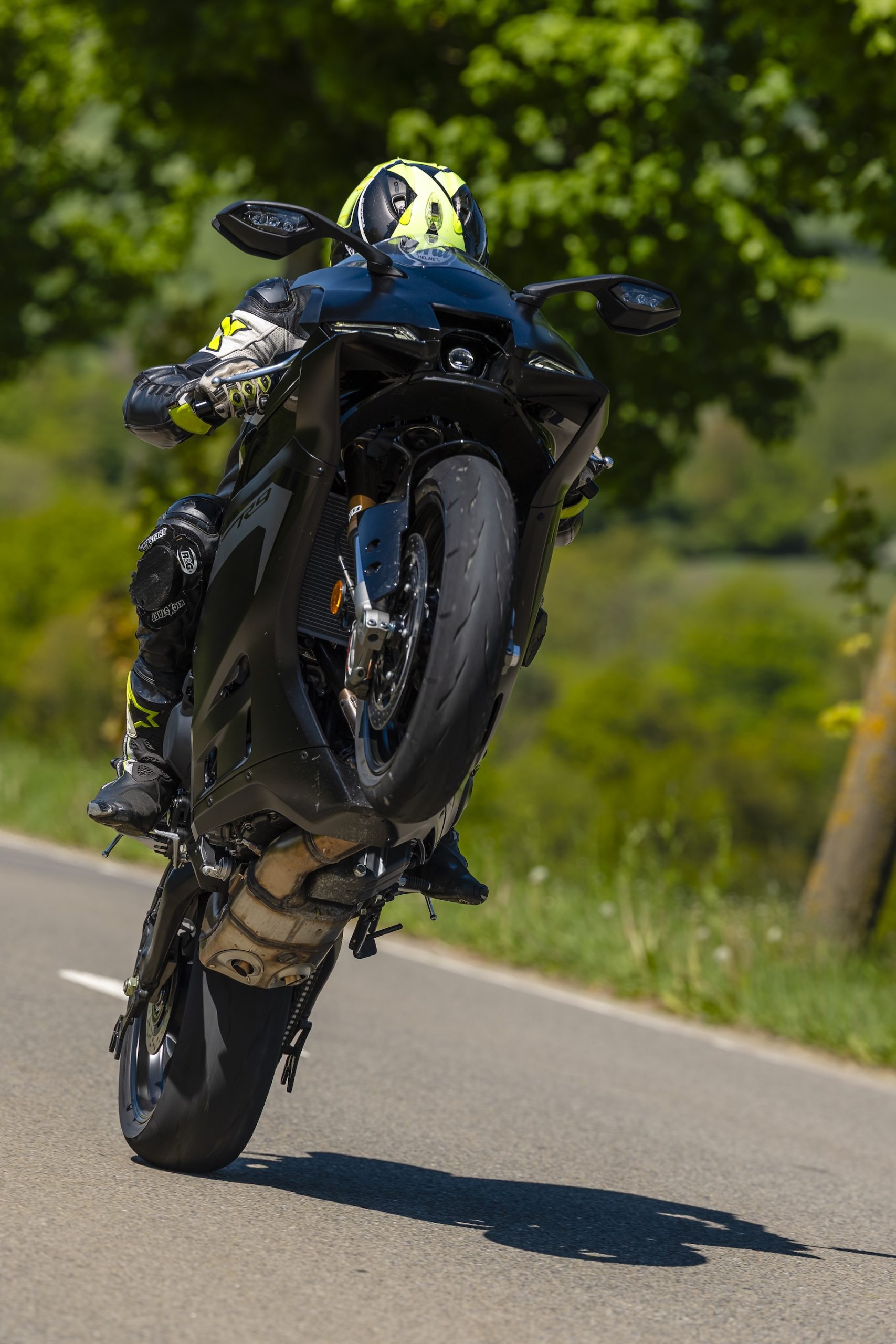CFMoto 675SR-R vs Ducati Panigale V2 S vs Yamaha R9