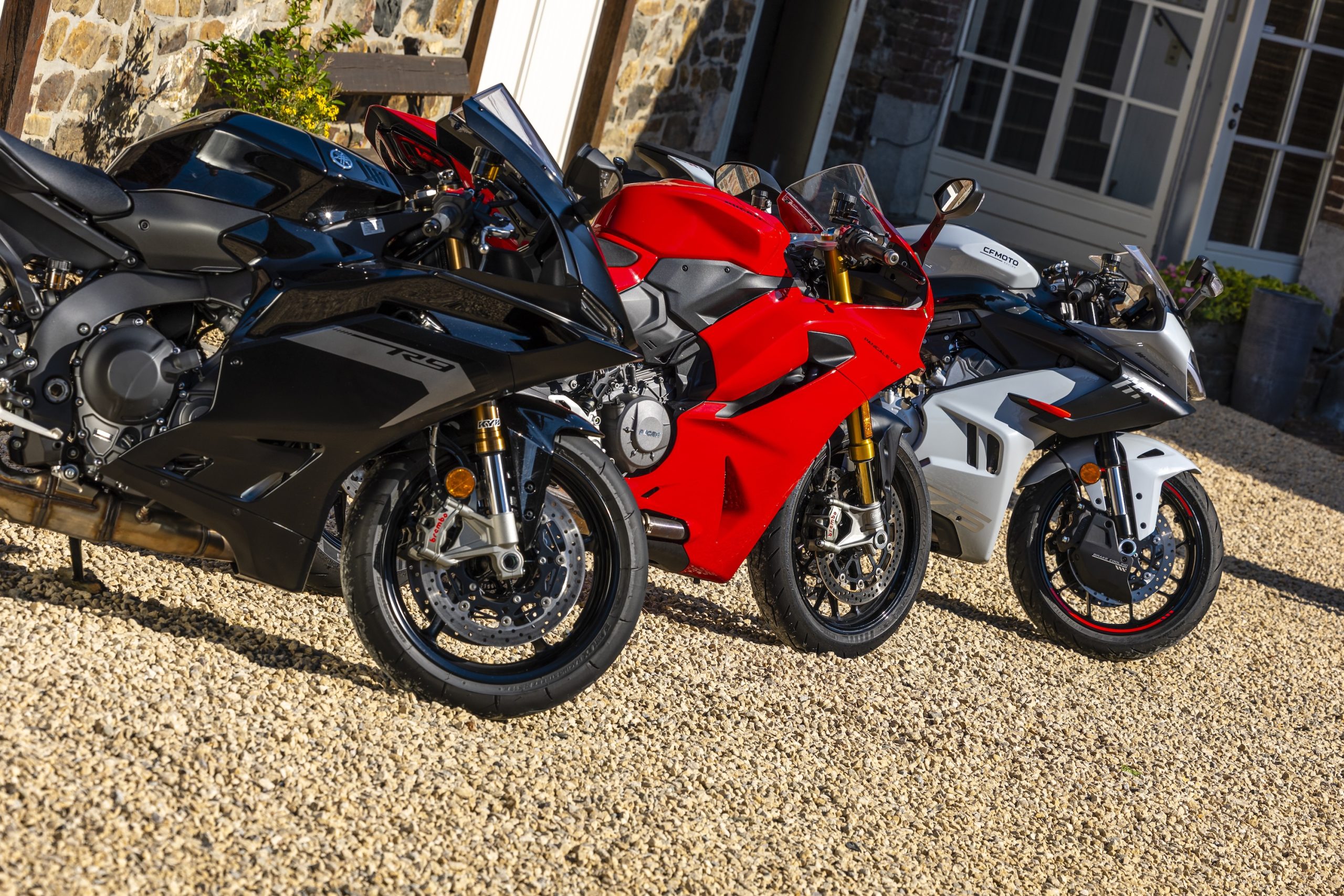 CFMoto 675SR-R vs Ducati Panigale V2 S vs Yamaha R9
