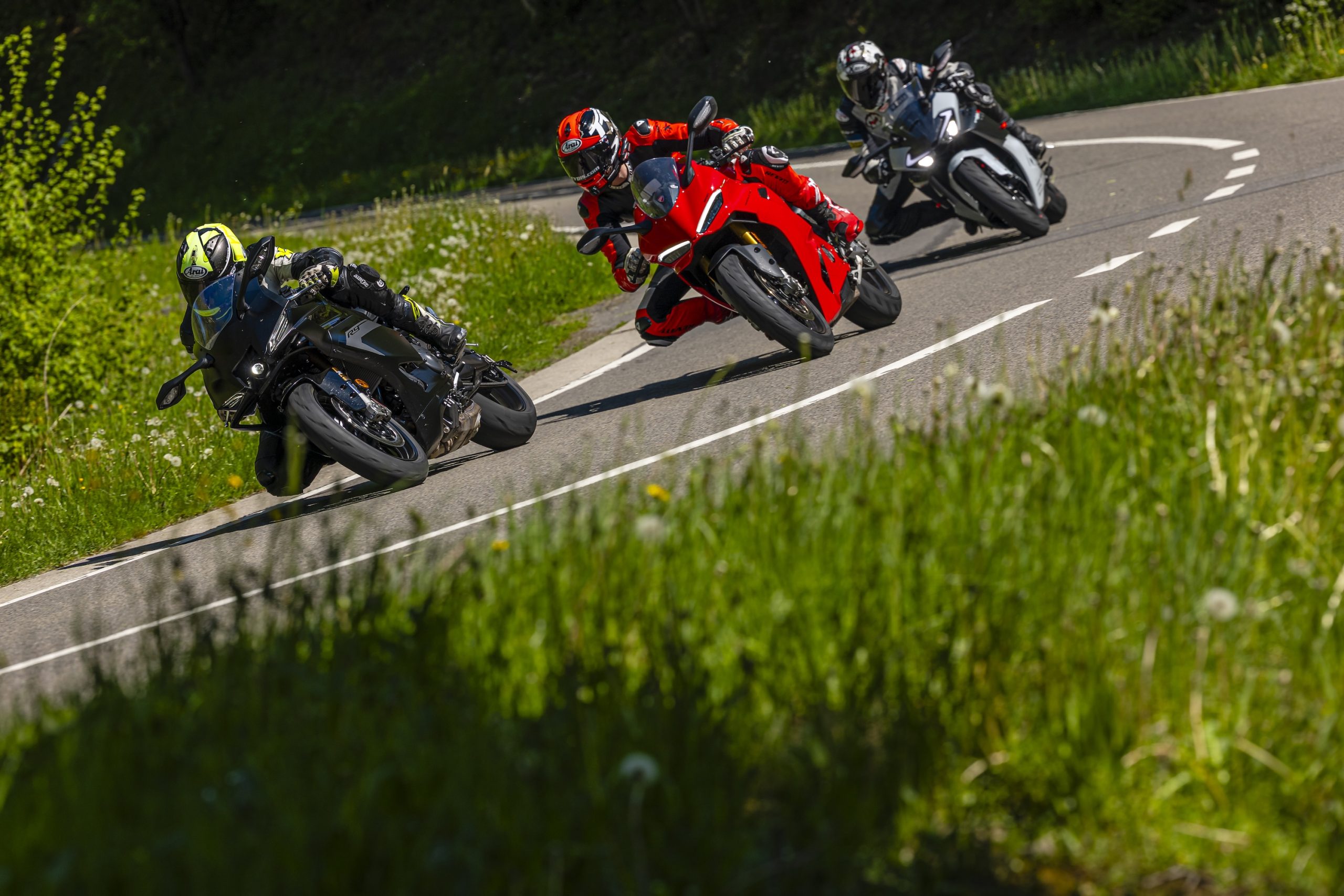 CFMoto 675SR-R vs Ducati Panigale V2 S vs Yamaha R9
