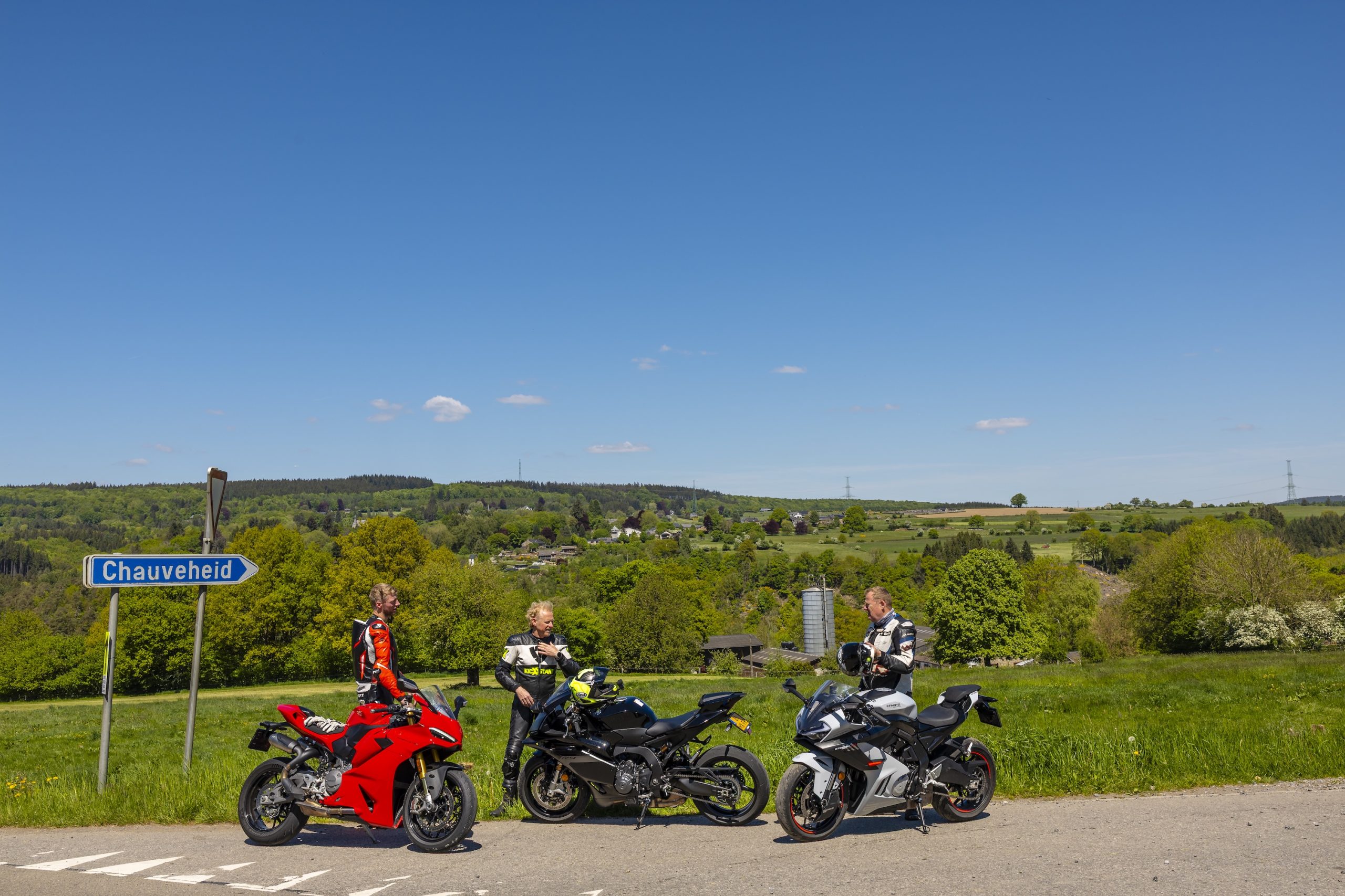 CFMoto 675SR-R vs Ducati Panigale V2 S vs Yamaha R9