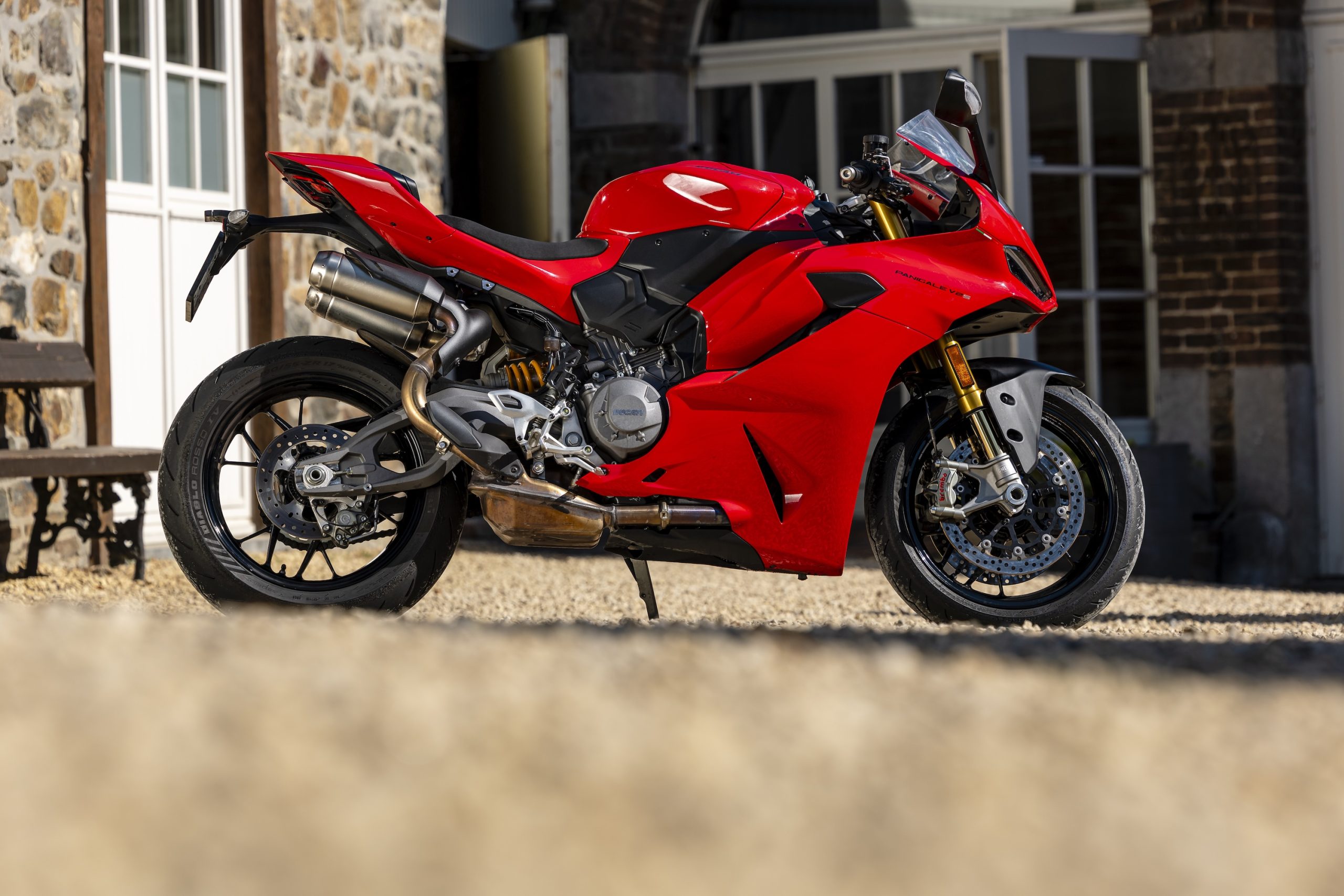 CFMoto 675SR-R vs Ducati Panigale V2 S vs Yamaha R9