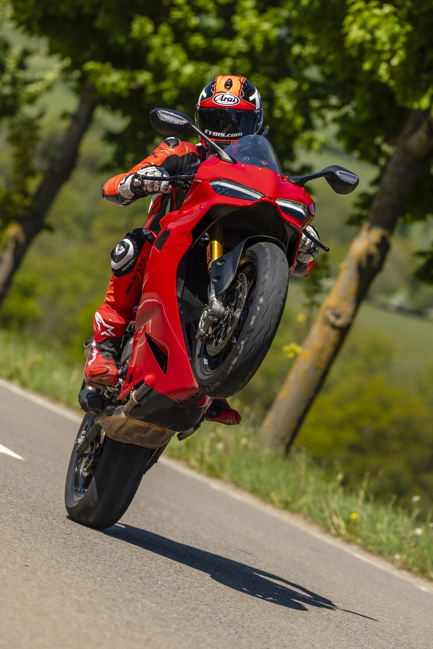CFMoto 675SR-R vs Ducati Panigale V2 S vs Yamaha R9