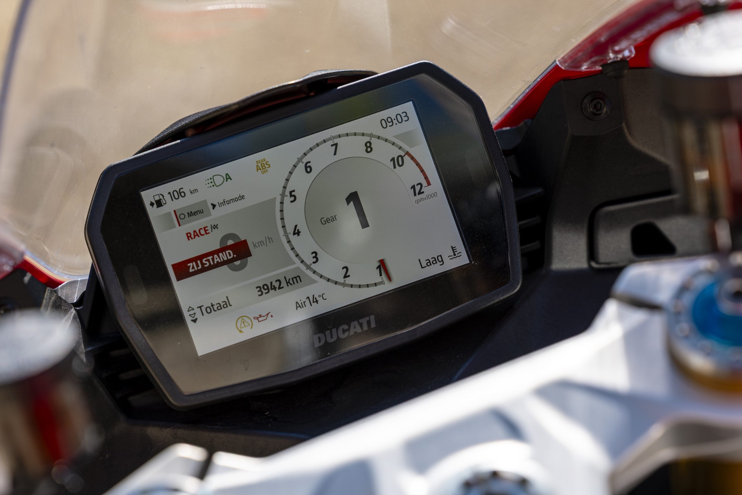 CFMoto 675SR-R vs Ducati Panigale V2 S vs Yamaha R9