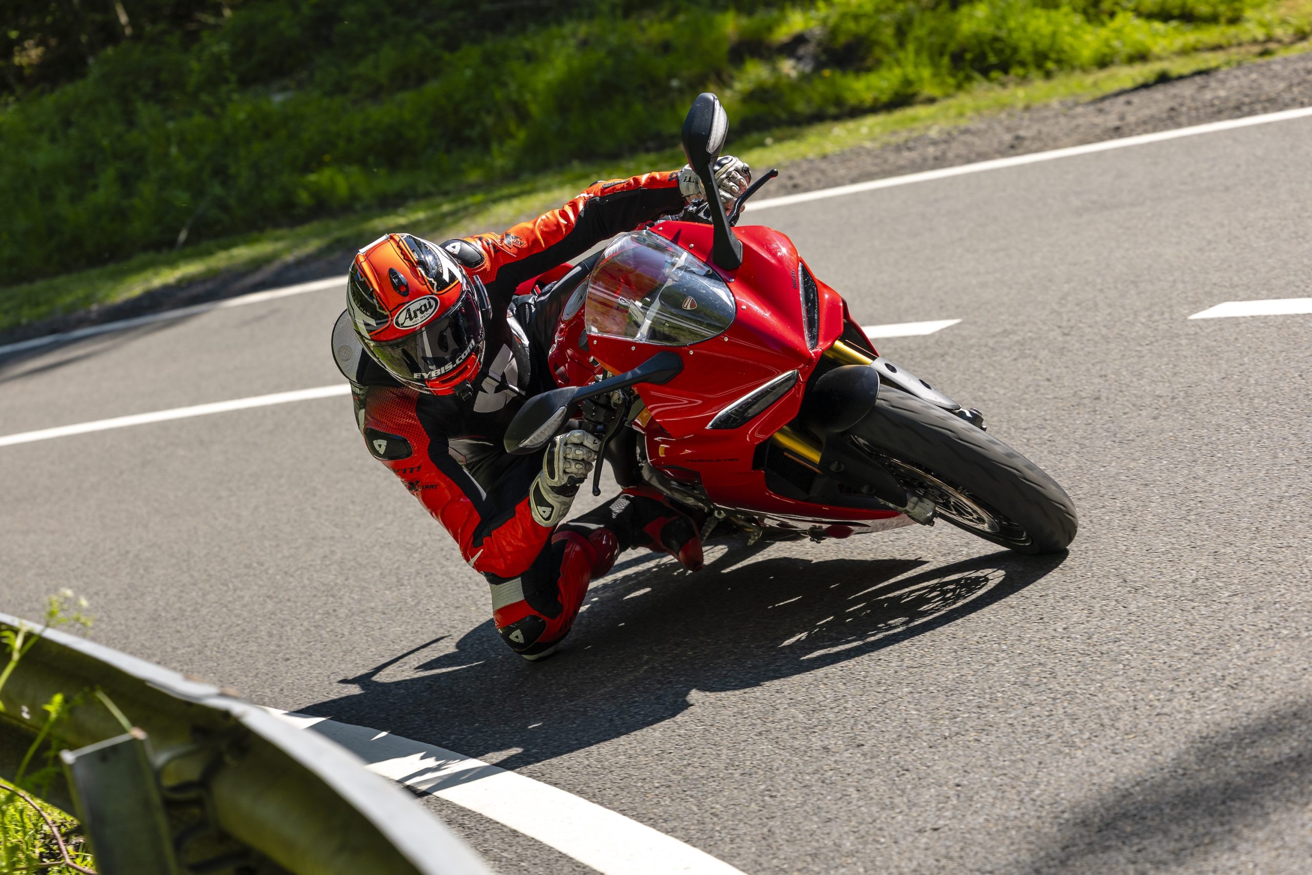 CFMoto 675SR-R vs Ducati Panigale V2 S vs Yamaha R9