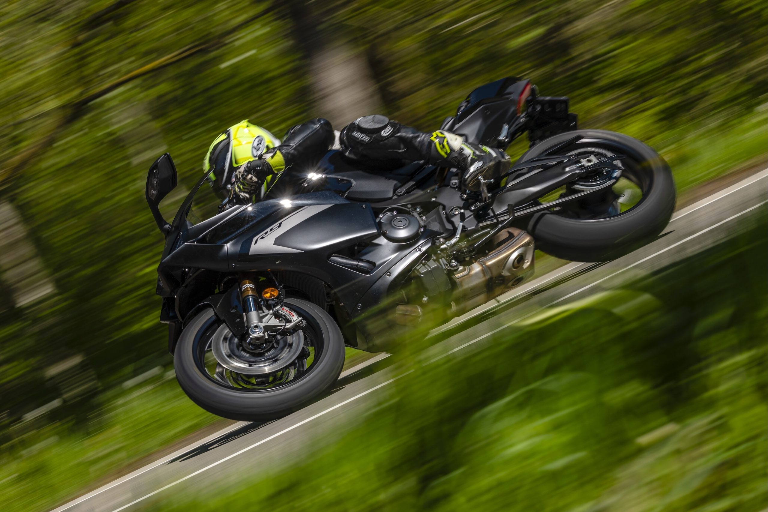 CFMoto 675SR-R vs Ducati Panigale V2 S vs Yamaha R9