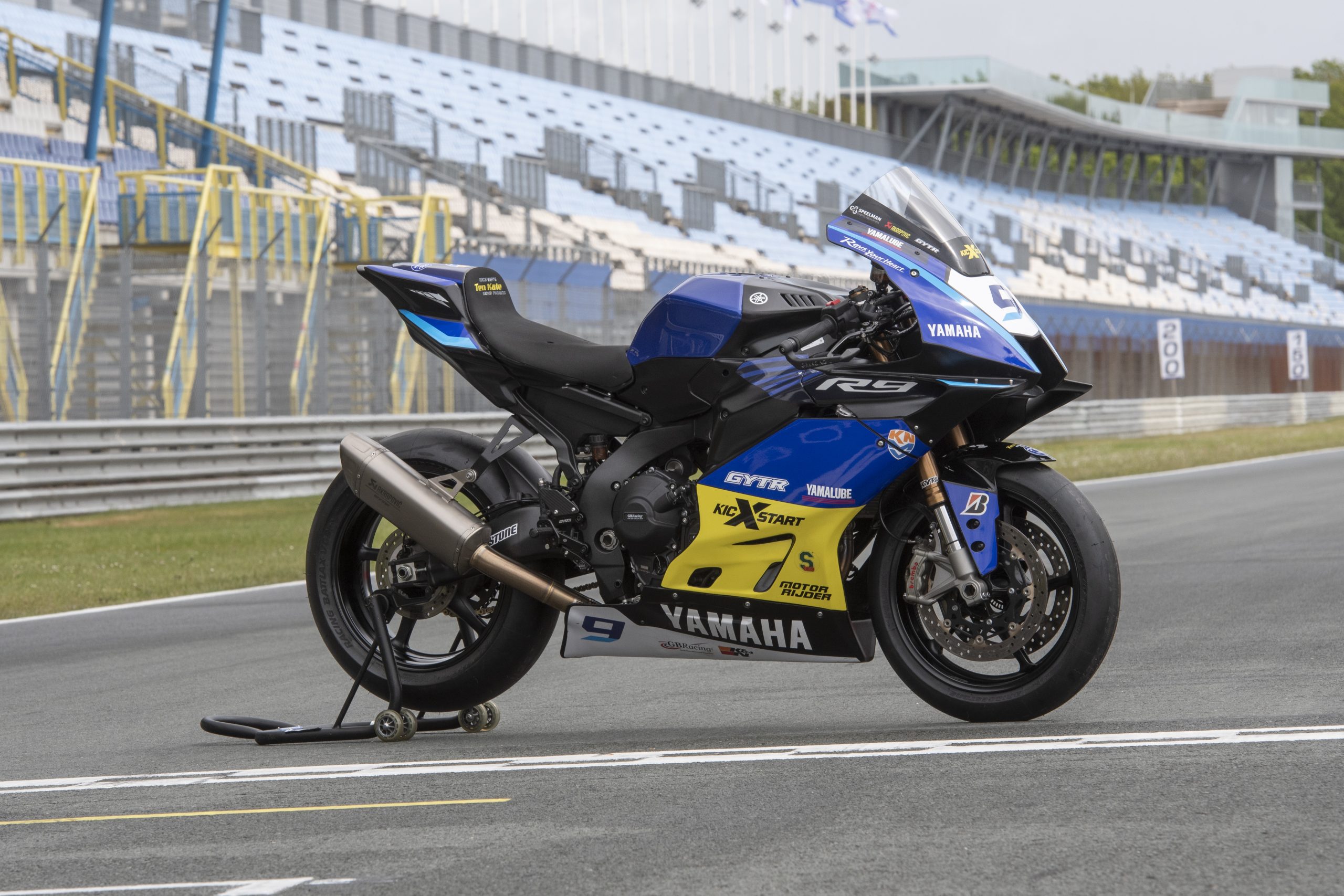 Yamaha R9 Cup