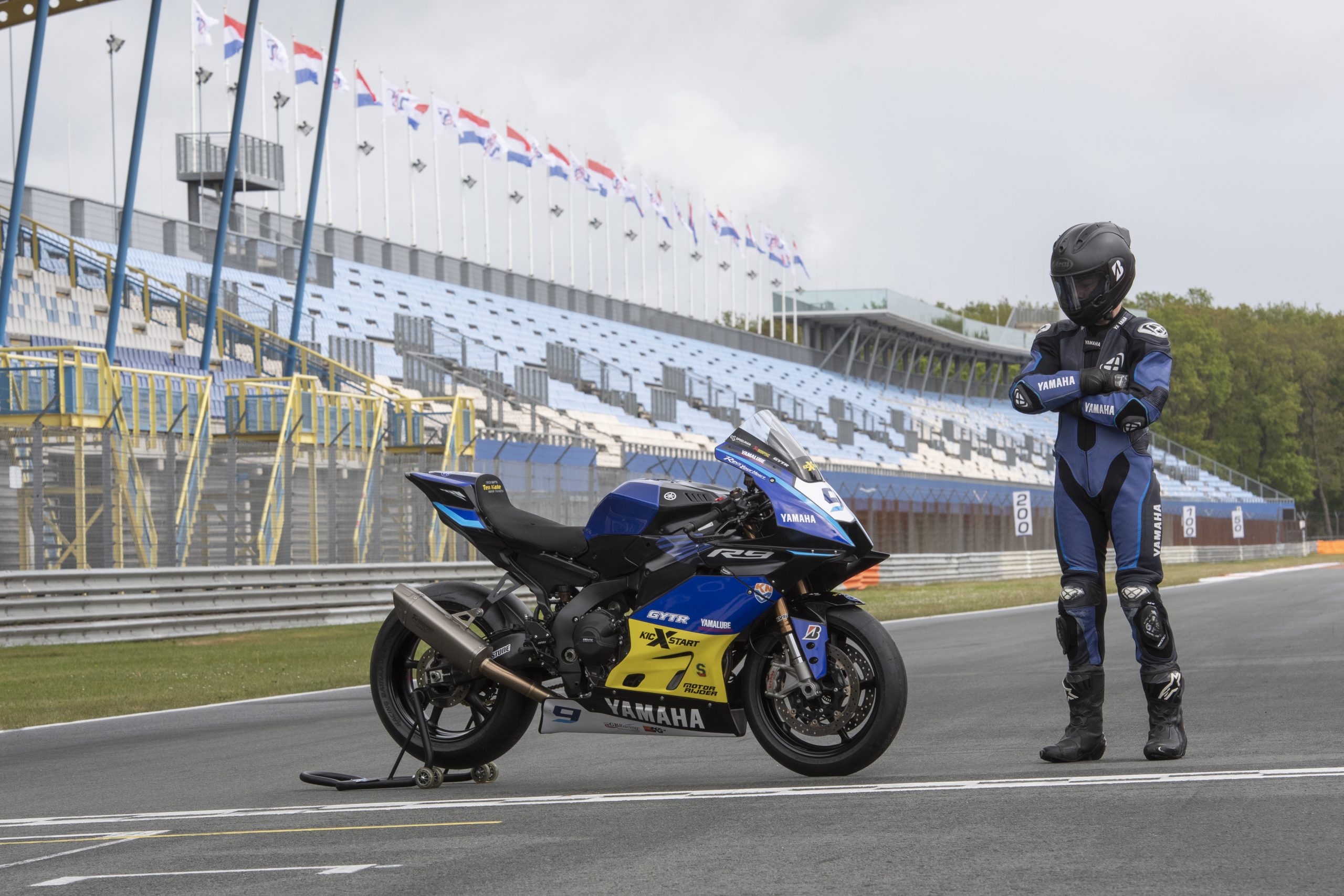 Yamaha R9 Cup