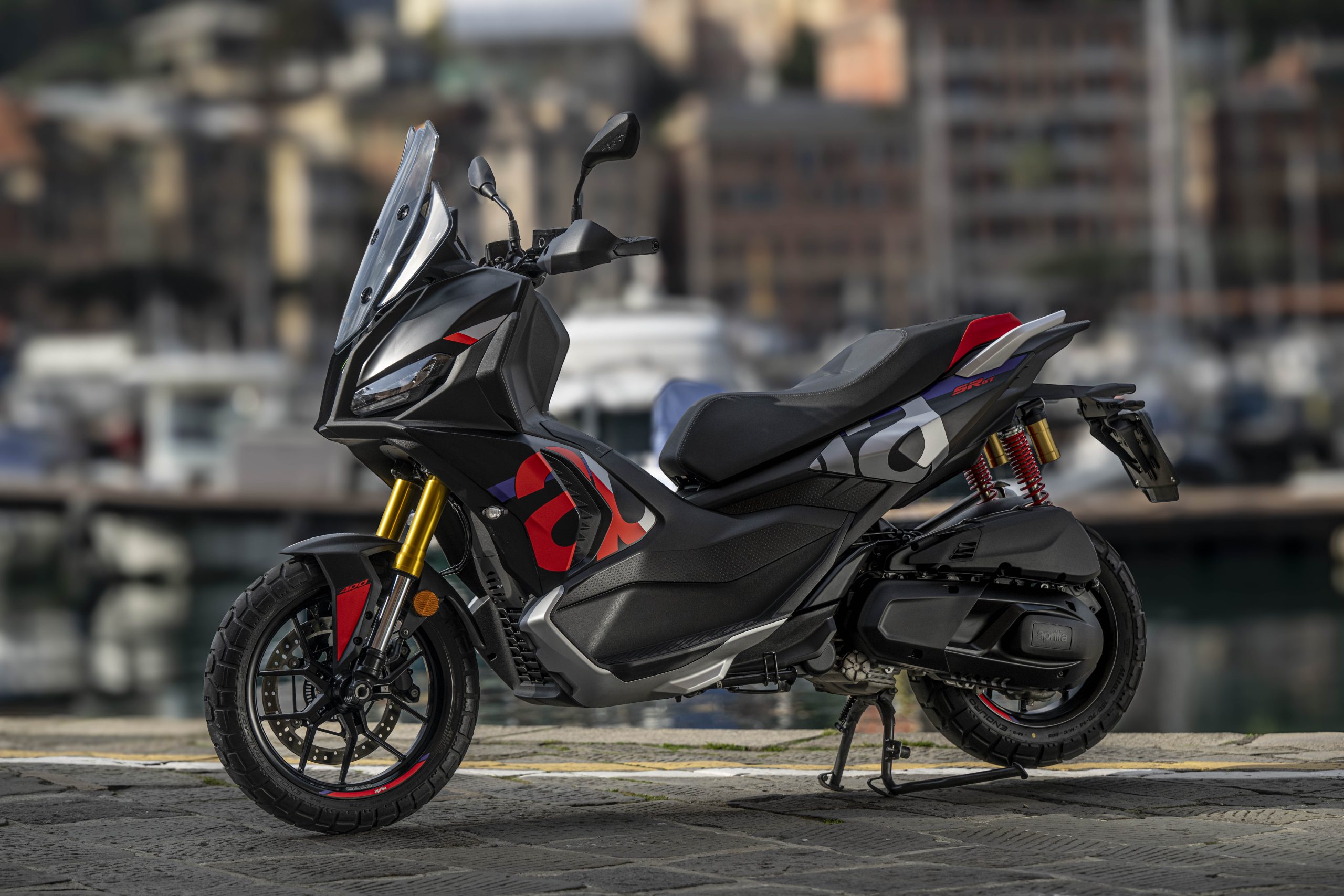 Aprilia SR GT 400