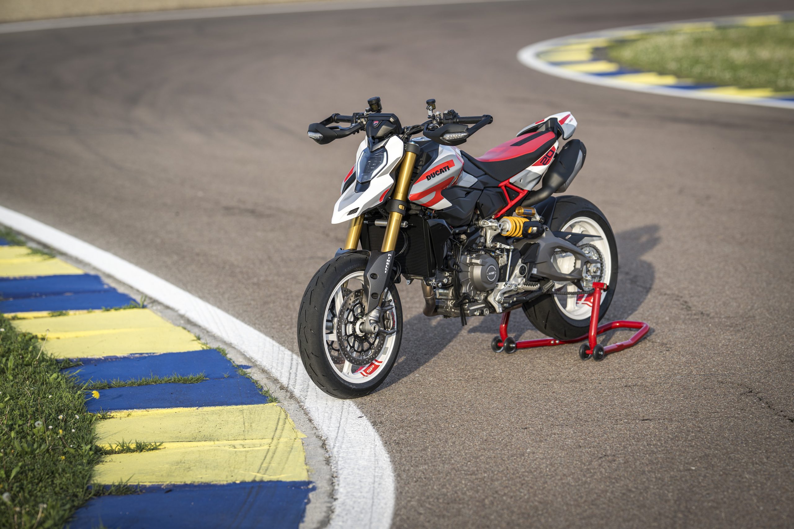 Ducati Hypermotard V2 SP