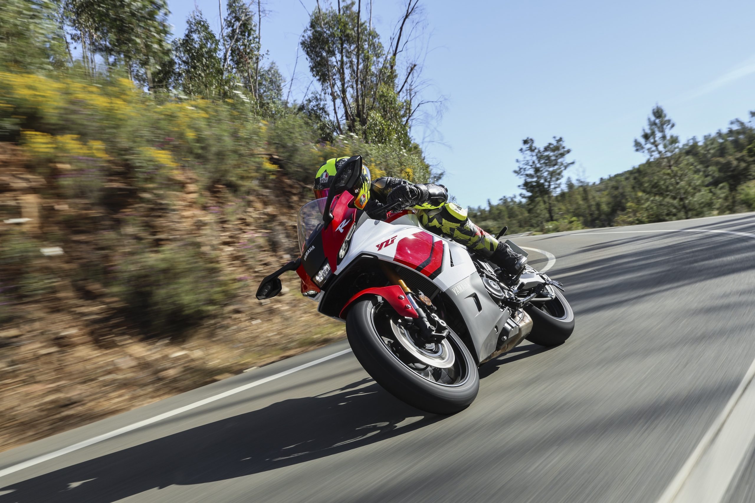 Yamaha R7