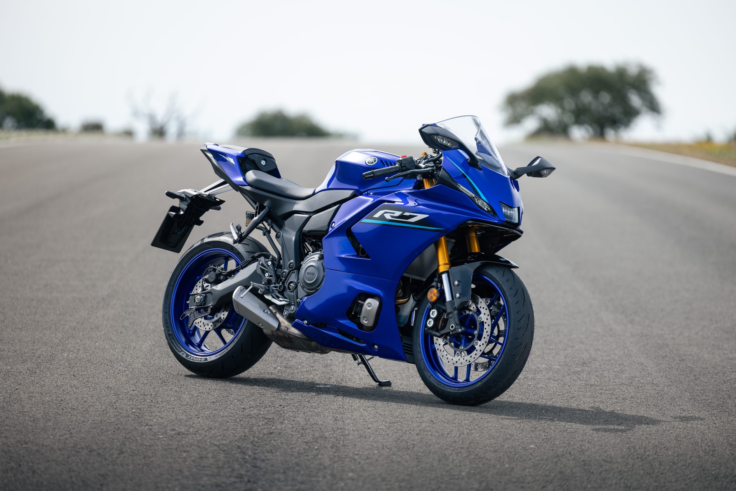 Yamaha R7