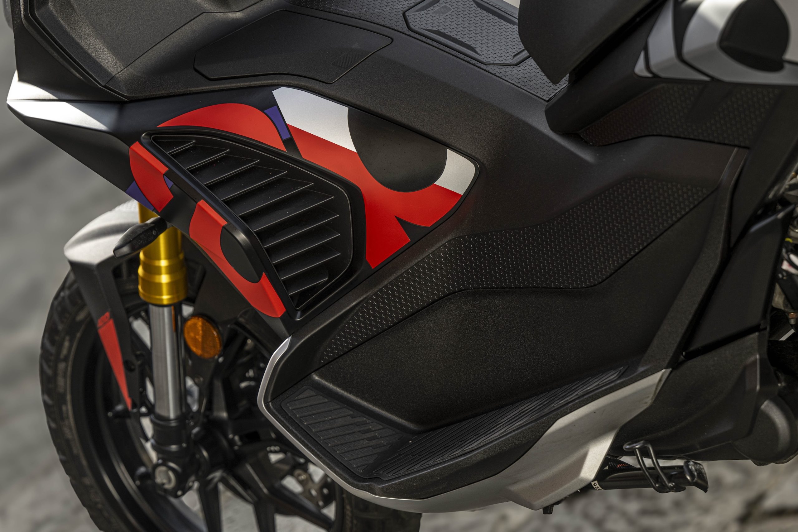 Aprilia SR GT 400