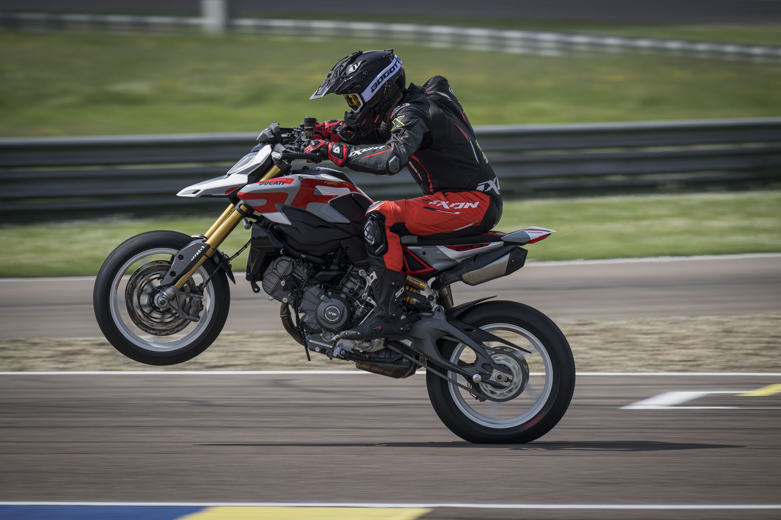 Ducati Hypermotard V2 SP