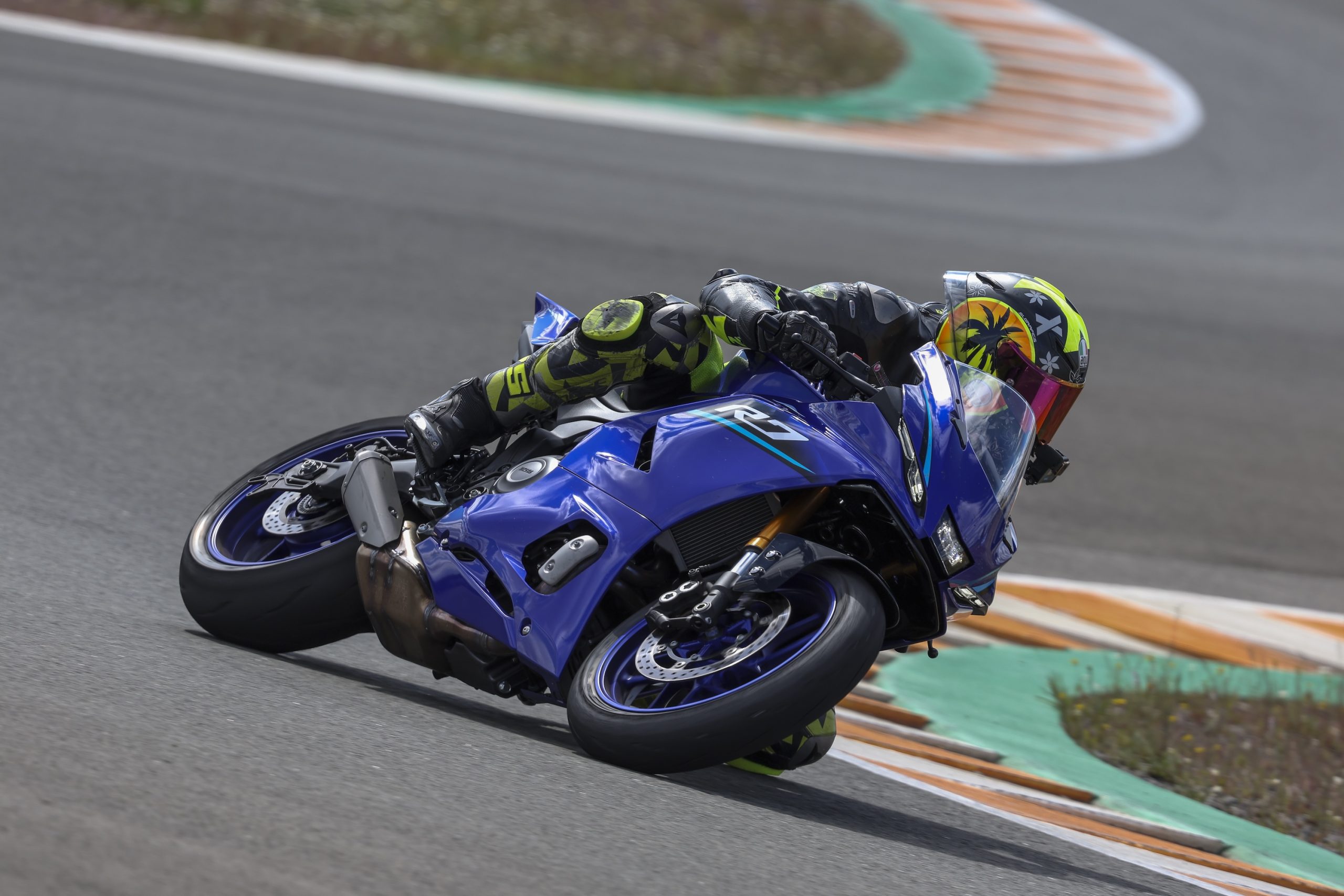 Yamaha R7