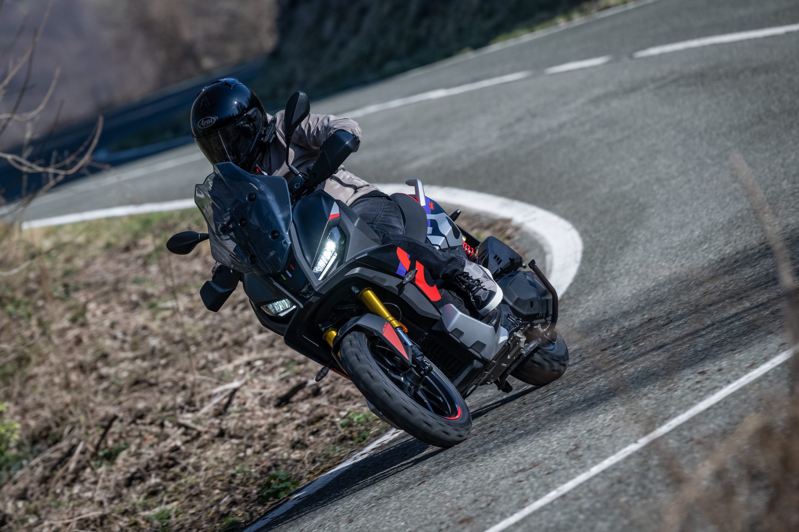 Aprilia SR GT 400