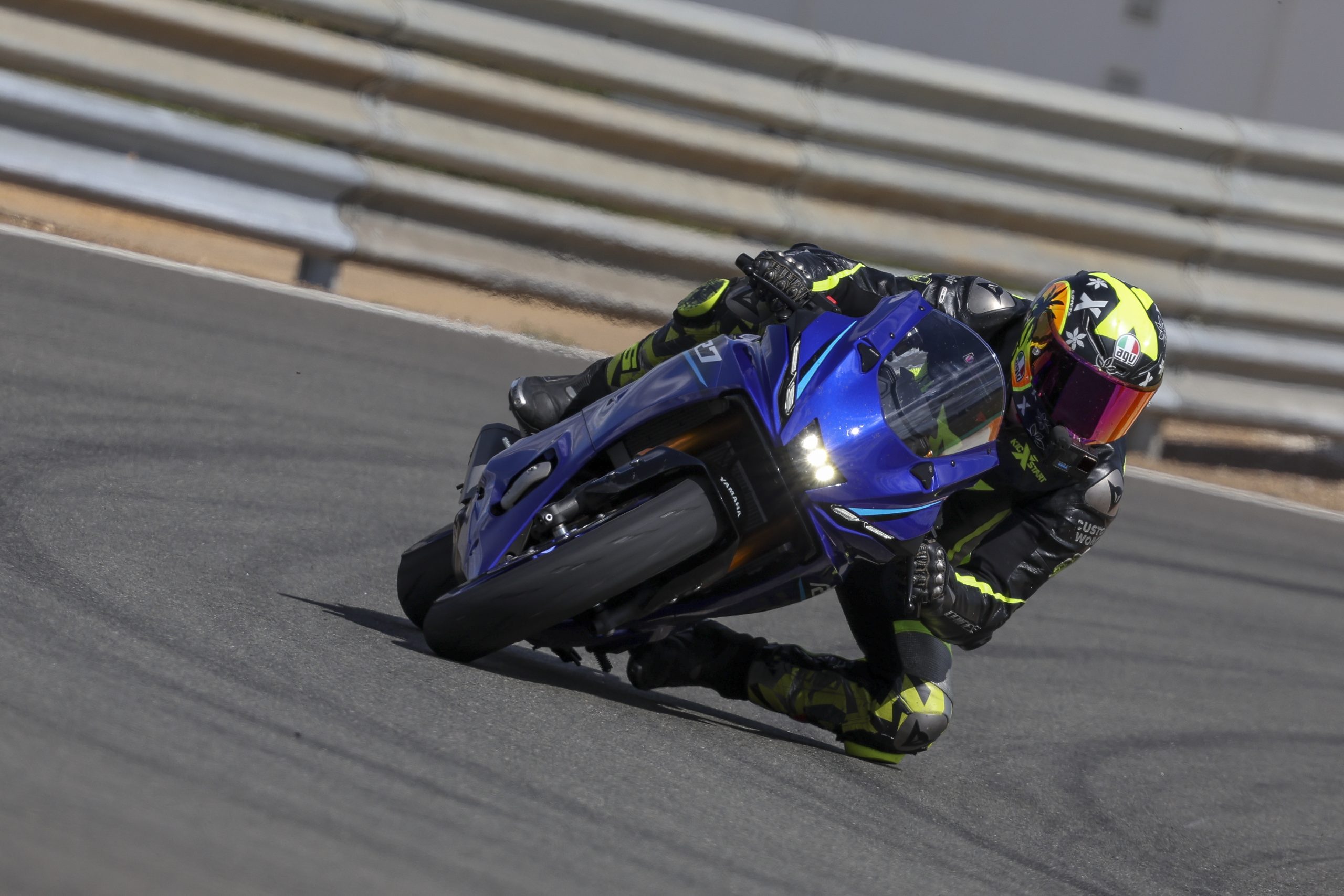 Yamaha R7