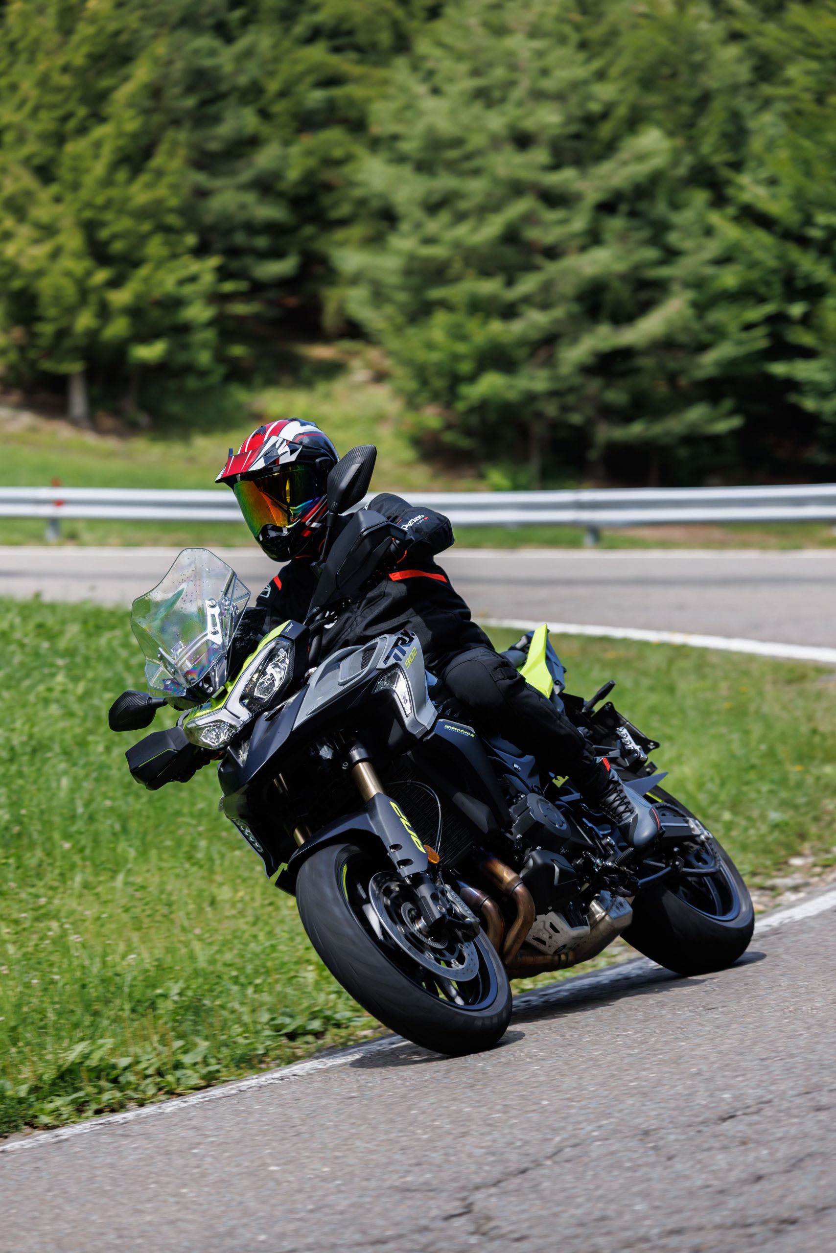 Benelli TRK902 Stradale
