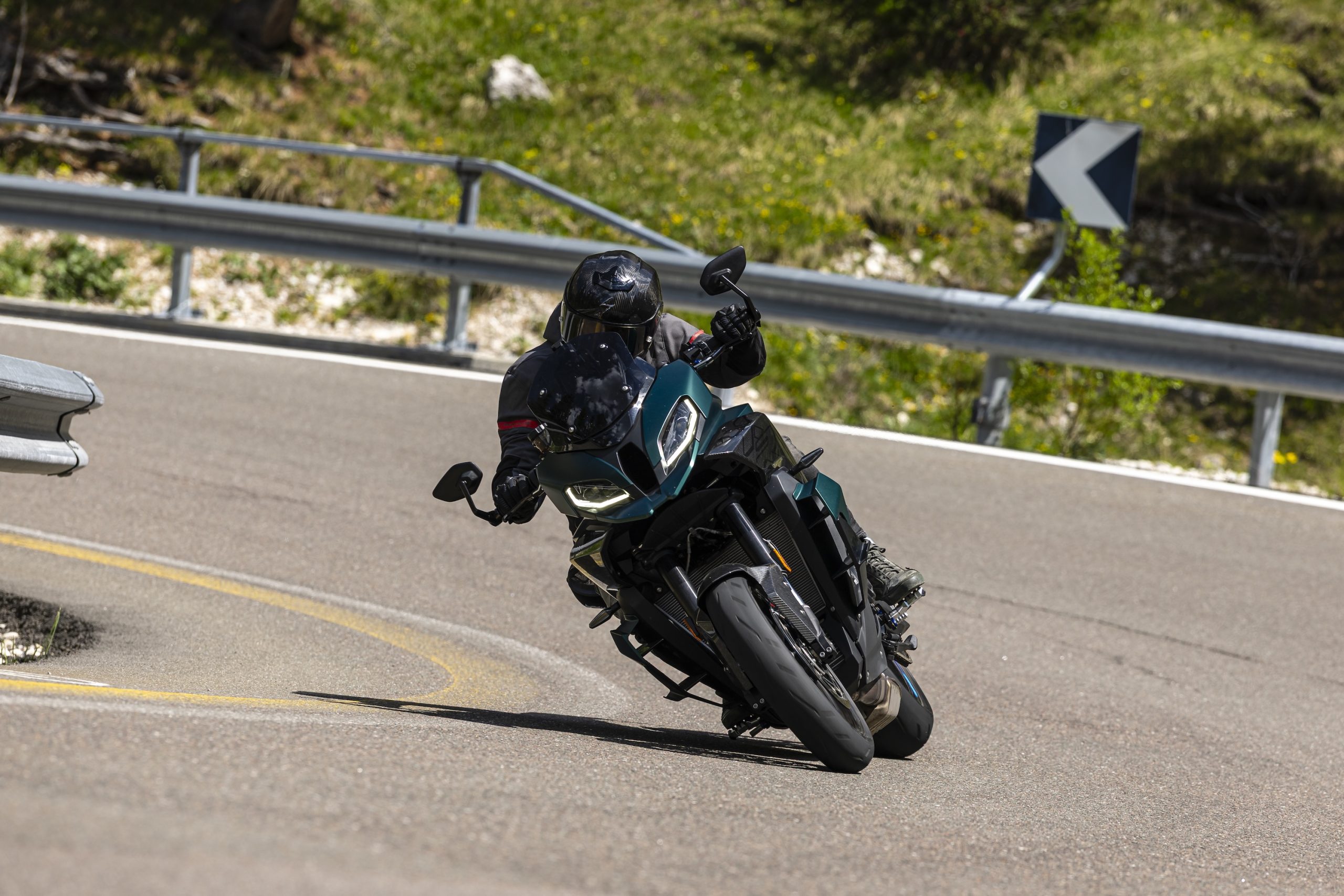BMW M 1000 XR Bimota Tesi H2 Tera